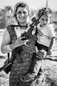 syria-woman-with-gun